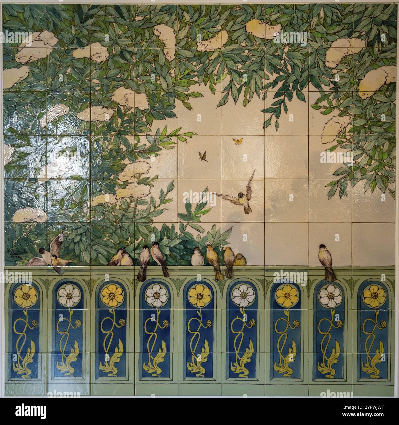 Fliesenplatte, 1902, glasierte Keramik, Casa cetre de Portopi, La Roqueta Fabrikkeramik, Museu de Mallorca, Palma, Mallorca, Spanien, Europa Stockfoto