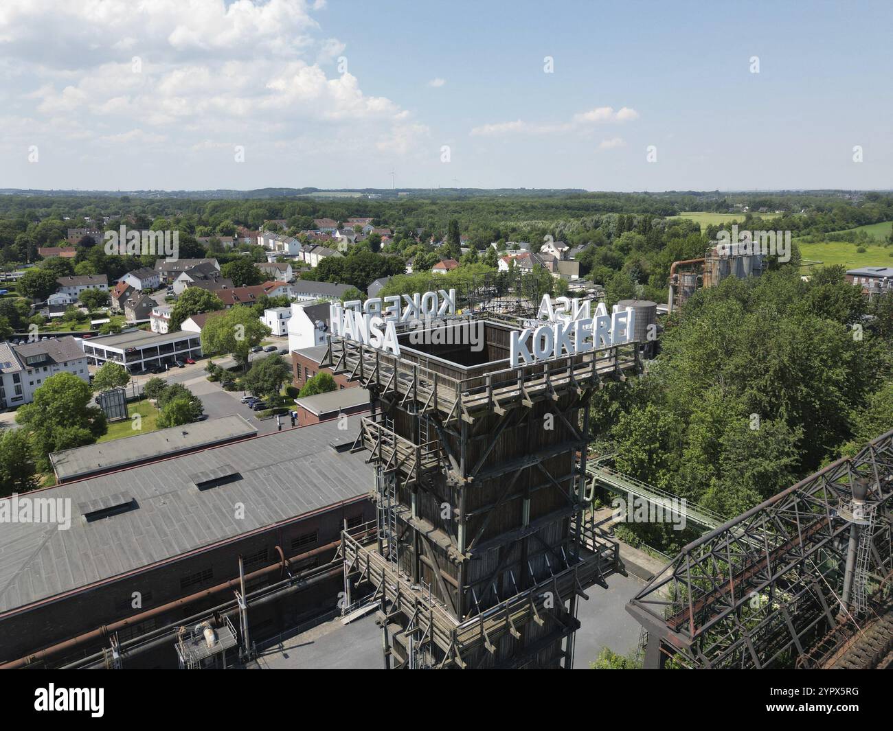 Die Kokerei Hansa ist ein Architektur- und Industriemonument in Dortmund. Sie wurde zwischen 1927 und 1928 als Koksofenanlage errichtet. Im Jahr 199 Stockfoto