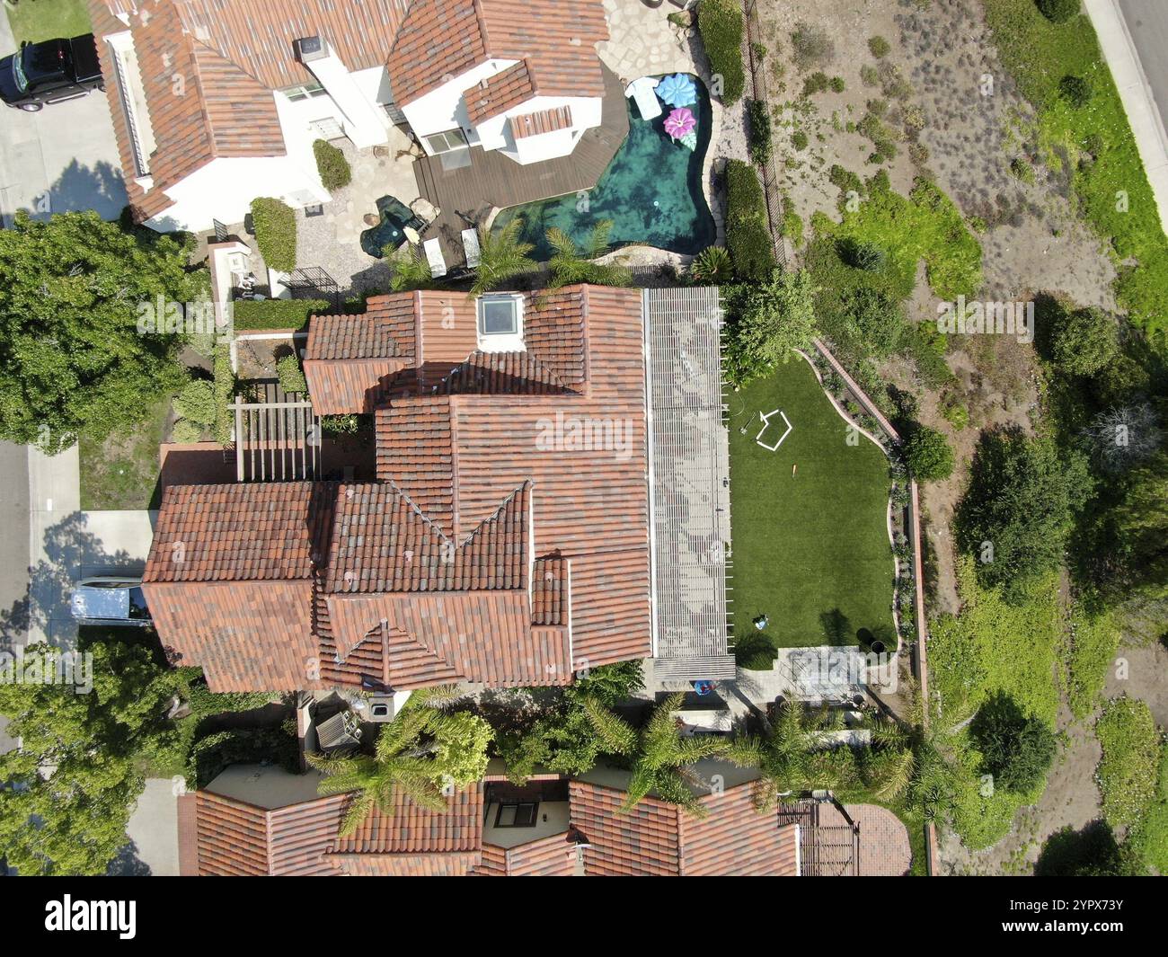 Luftaufnahme eines Wohnhauses der Mittelklasse in Rancho Bernardo, Südkalifornien, USA. August 2020 Stockfoto