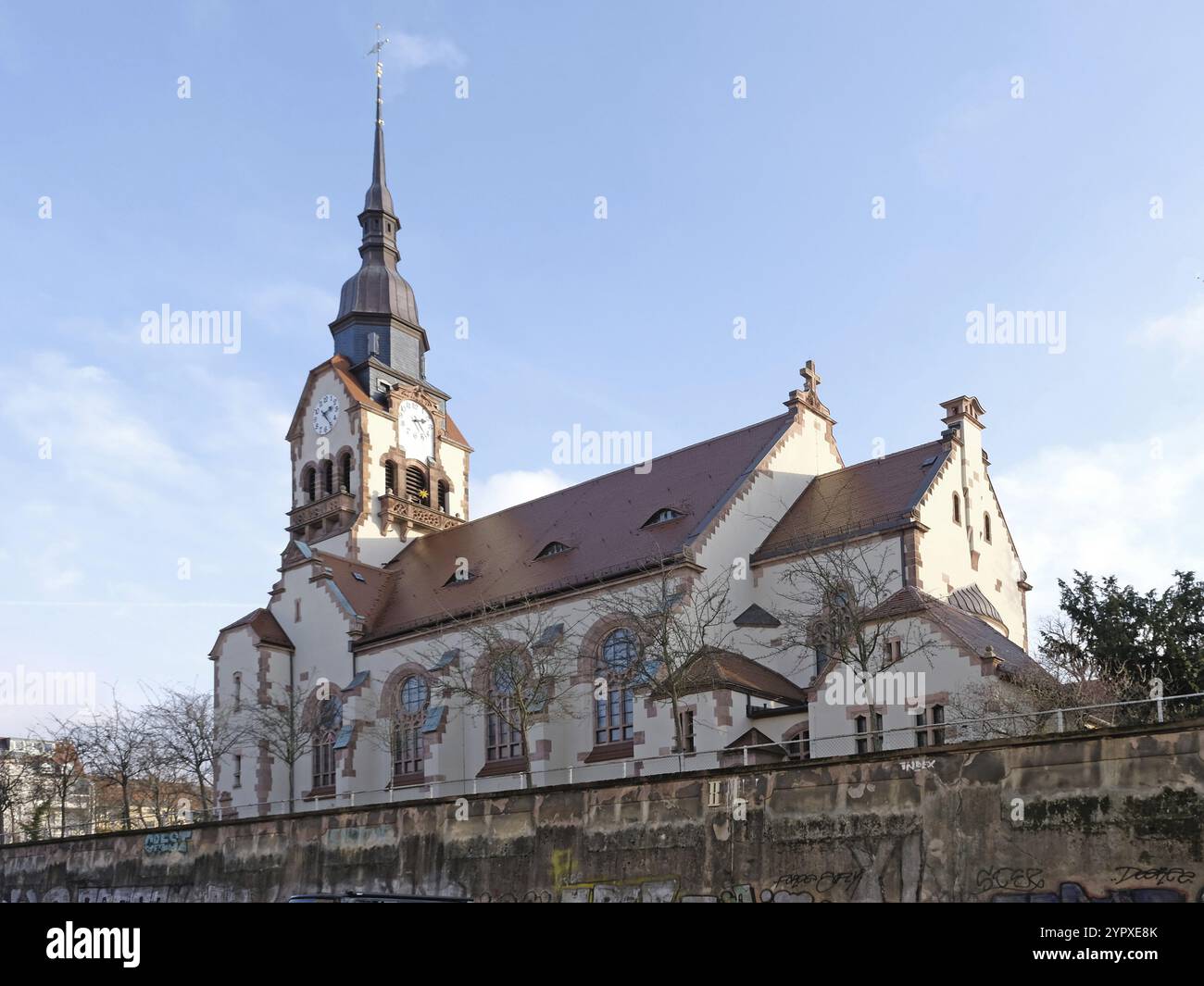 Die Connewitz-Paul-Gerhardt-Kirche im Winterabendlicht. Leipzig, Sachsen, Deutschland, Europa Stockfoto