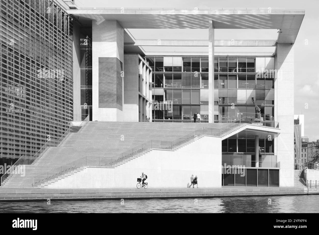 Berlin, Deutschland, 10. Mai 2022, Blick über die Spree zum Marie-Elisabeth-Lueders-Haus im Regierungsviertel, Europa Stockfoto