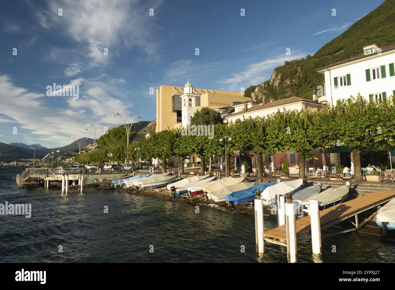 Das Dorf Campione, Italien, ist berühmt für sein berühmtes Stadtzentrum, aber auch für das ehemals größte Kasino Europas, das vom Architekten Martin erbaut wurde Stockfoto