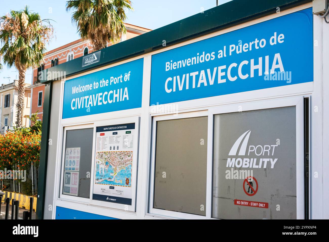 Civitavecchia Italien, Norwegian Cruise Line NCL Fluchtschiff 10-tägige Reiseroute, Hafen von Rom, Tyrrhenisches Mittelmeer, Büro für Hafenmobilität, Willkommen in t Stockfoto