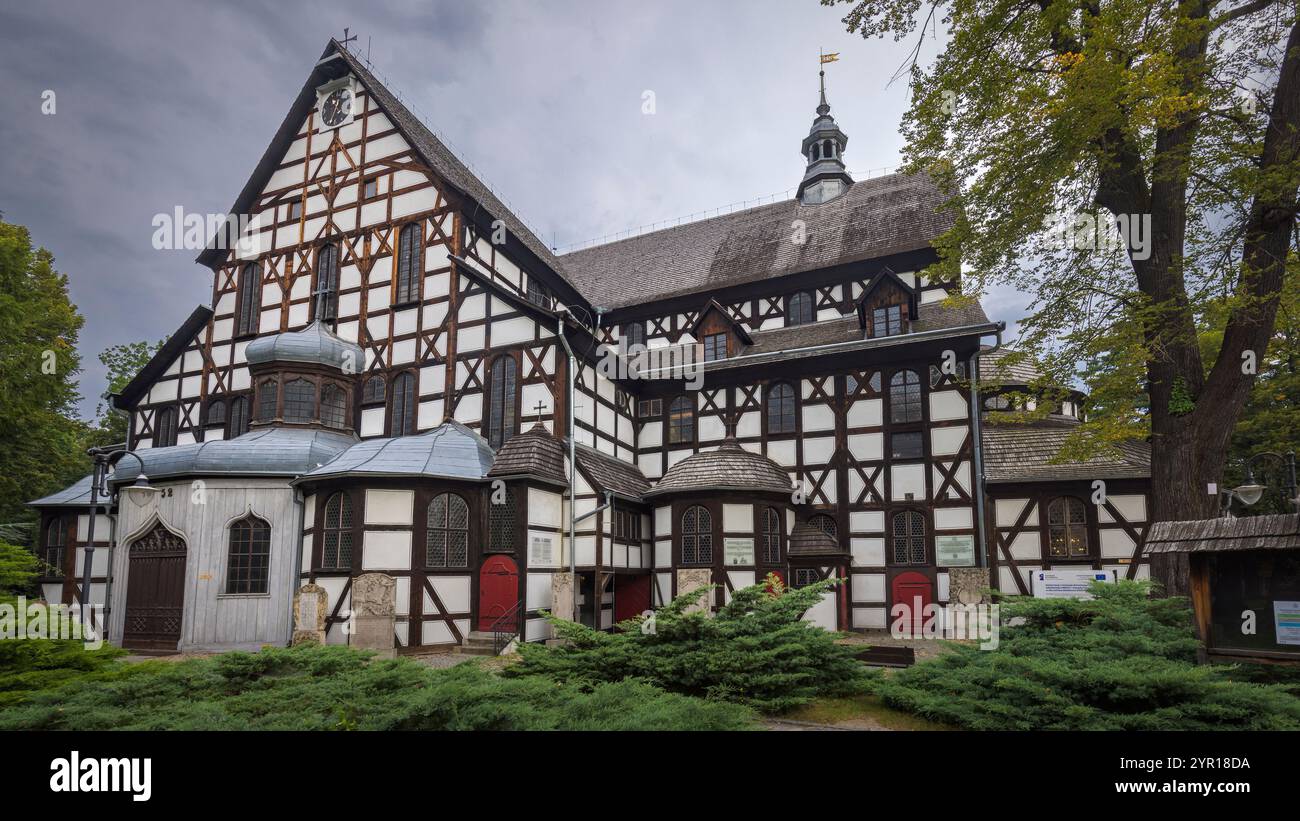 Bewundern Sie die architektonische Schönheit der Friedenskirche in Swidnica, die zum UNESCO-Weltkulturerbe in Polen gehört Stockfoto