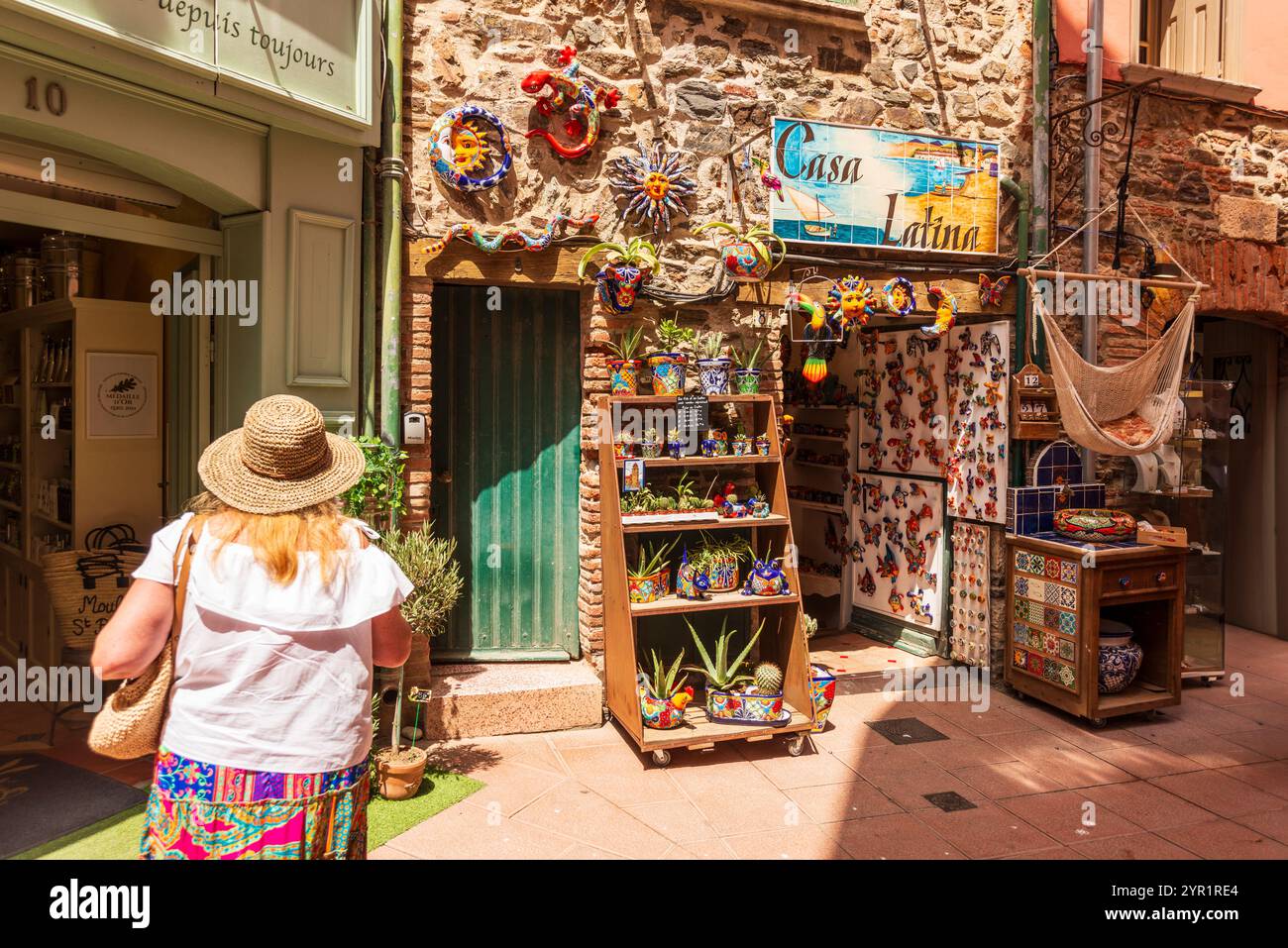 Souvenirladen in der Altstadt von Collioure, Pyrenäen Orientales, Roussillon, Occitanie, Frankreich, Europa Stockfoto