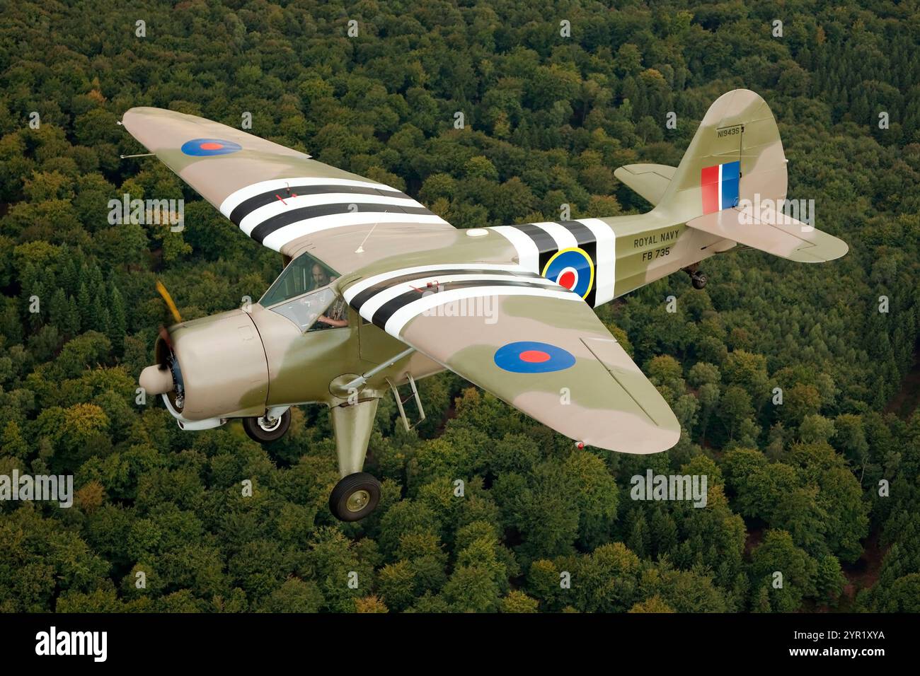 Royal Navy FB735 - Stinson AT-19 Reliant (V-77) Air-to-Air-Fotografie Stockfoto