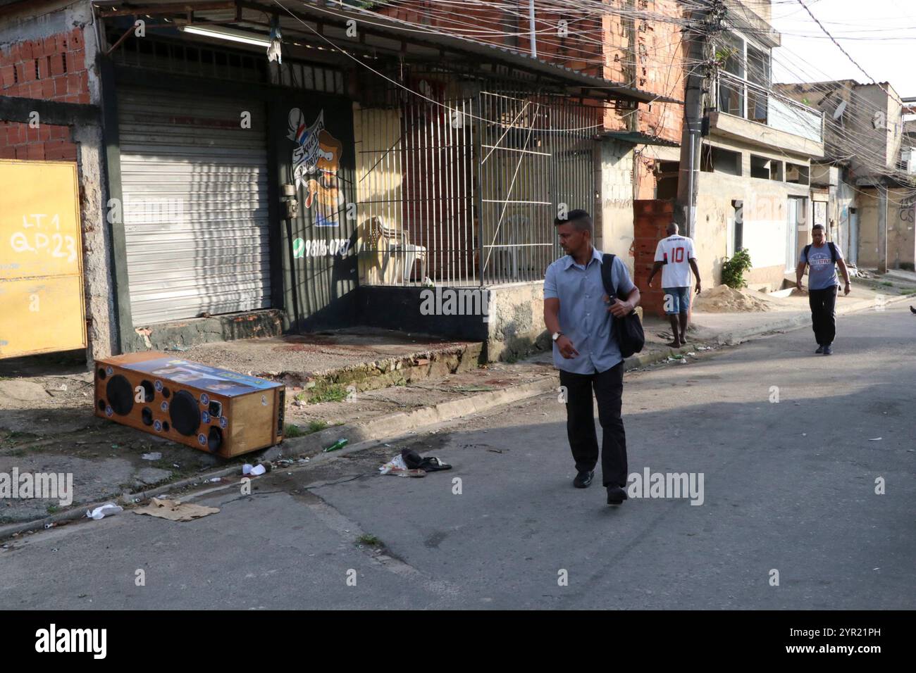 2. Dezember 2024, Rio de Janeiro, Rio de Janeiro, Brasilien: Massaker auf den Straßen von belford roxo, in Baixada fluminense in rio de janeiro (Foto: JosÃƒ © Lucena/Thenews2/ZUMAPRESS) (Foto: © Jose Lucena/TheNEWS2 via ZUMA Press Wire) NUR REDAKTIONELLE VERWENDUNG! Nicht für kommerzielle ZWECKE! Stockfoto