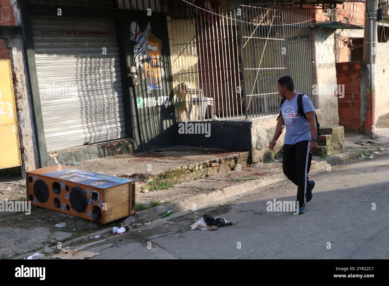 2. Dezember 2024, Rio de Janeiro, Rio de Janeiro, Brasilien: Massaker auf den Straßen von belford roxo, in Baixada fluminense in rio de janeiro (Foto: JosÃƒ © Lucena/Thenews2/ZUMAPRESS) (Foto: © Jose Lucena/TheNEWS2 via ZUMA Press Wire) NUR REDAKTIONELLE VERWENDUNG! Nicht für kommerzielle ZWECKE! Stockfoto