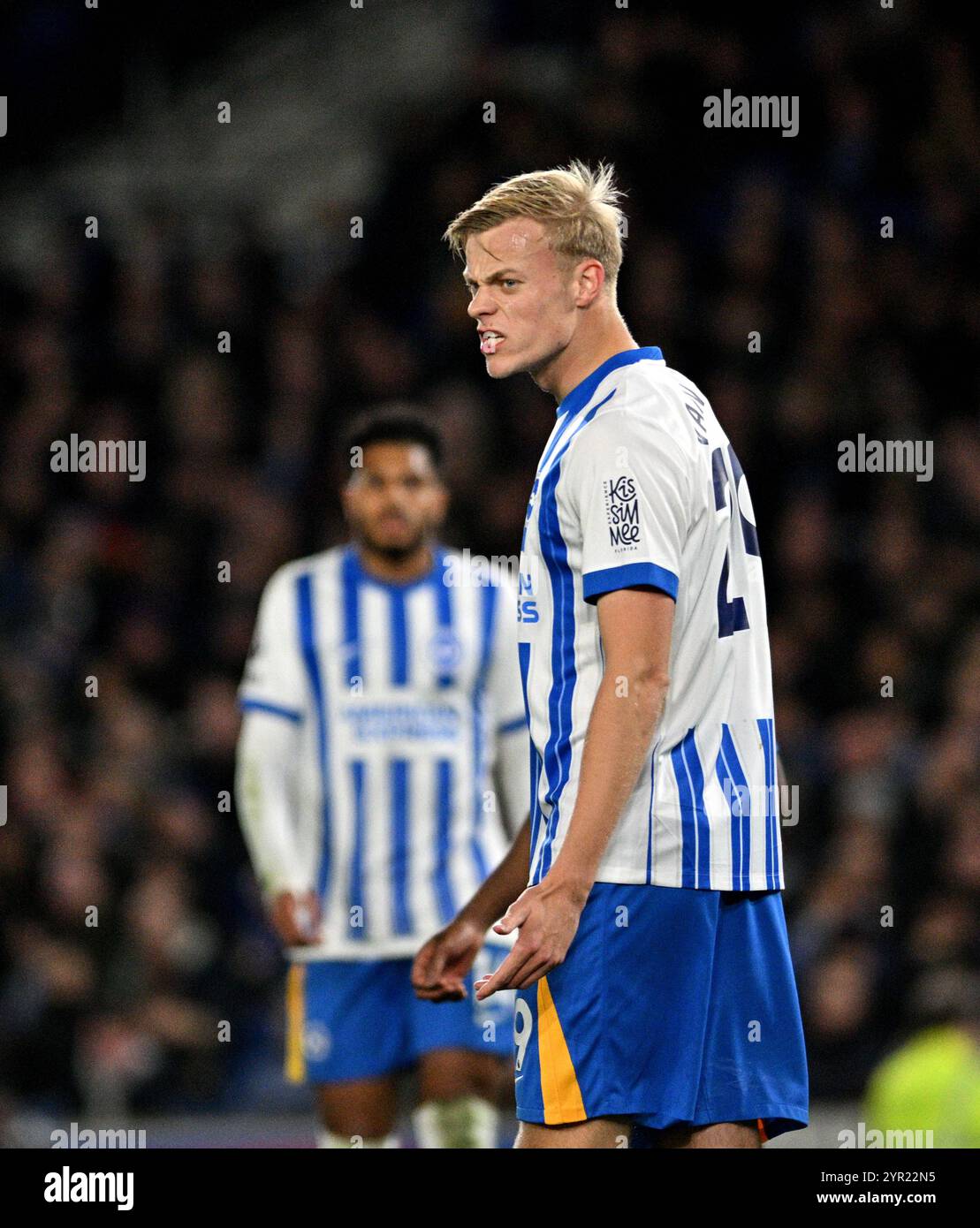 Jan Paul van Hecke aus Brighton während des Premier League-Spiels zwischen Brighton und Hove Albion und Southampton im American Express Stadium , Brighton , Großbritannien - 29. November 2024 - Foto Simon Dack / Teleobjektive nur redaktionelle Verwendung. Kein Merchandising. Für Football Images gelten Einschränkungen für FA und Premier League, inc. Keine Internet-/Mobilnutzung ohne FAPL-Lizenz. Weitere Informationen erhalten Sie bei Football Dataco Stockfoto