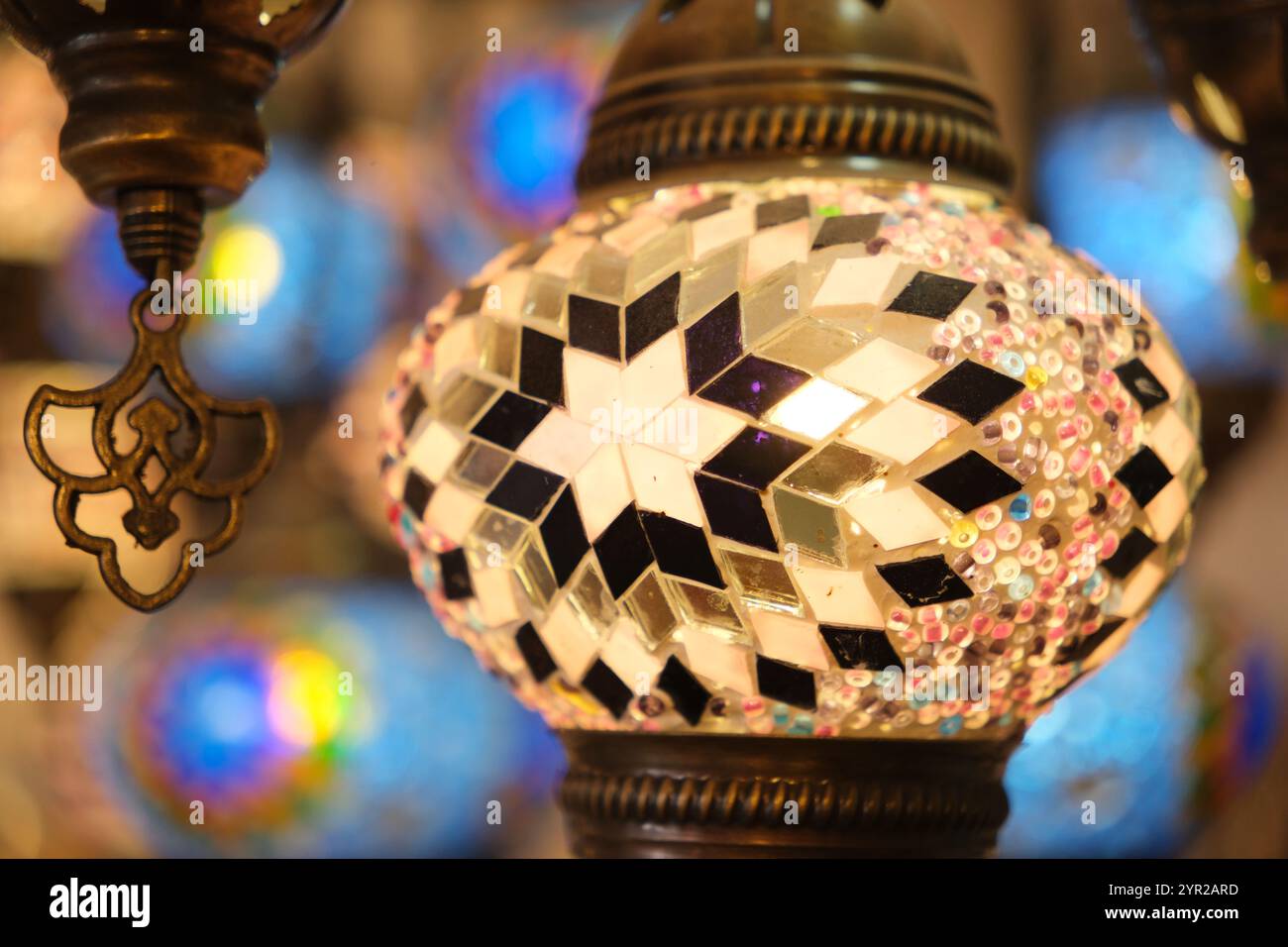 Türkische marokkanische Mosaiklampe im arabischen Stil Stockfoto