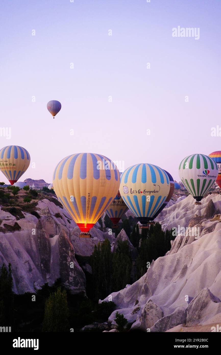 Heißluftballons in Kappadokien am frühen Morgen Stockfoto