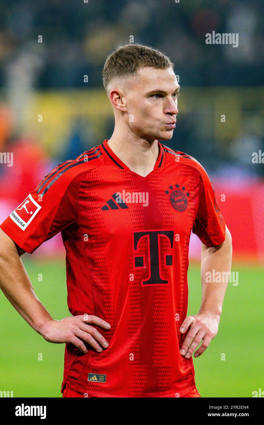 30.11.2024, Borussia Dortmund gegen FC Bayern München, 1. Bundesliga, 12. Spieltag Joshua Kimmich (FC Bayern München, #6) Wichtiger Hinweis: Gemaess den Vorgaben der DFL Deutsche Fussball Liga bzw. Des DFB Deutscher Fussball-Bund ist es untersagt, in dem Stadion und/oder vom Spiel angefertigte Fotoaufnahmen in Form von Sequenzbildern und/oder videoaehnlichen Fotostrecken zu verwerten Stockfoto