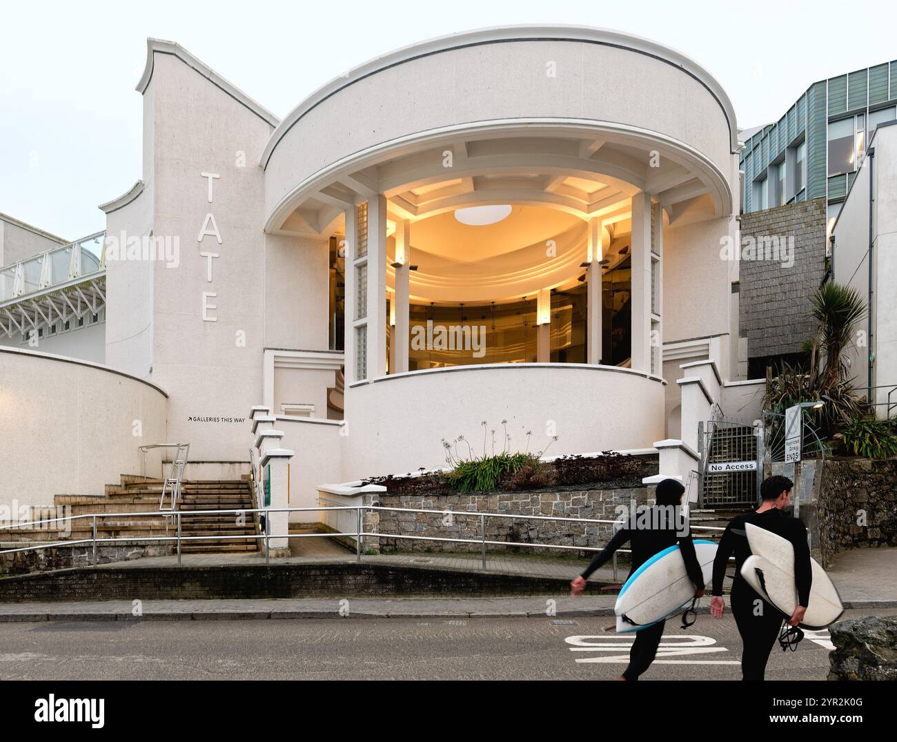 Außenansicht des Eingangs zur Tate Gallery am Porthmeor Beach St Ives Cornwall England Stockfoto