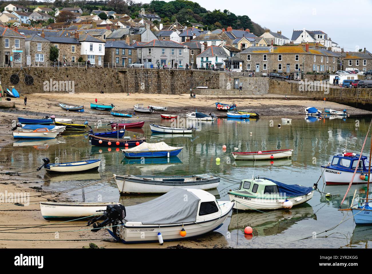 Das alte Fischerdorf Mousehole an einem Herbsttag Cornwall England UK Stockfoto