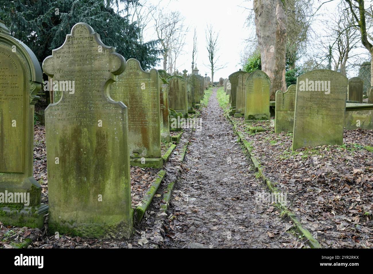 Gräber auf dem St. Michaels und dem All Angels Kirchhof. Stockfoto