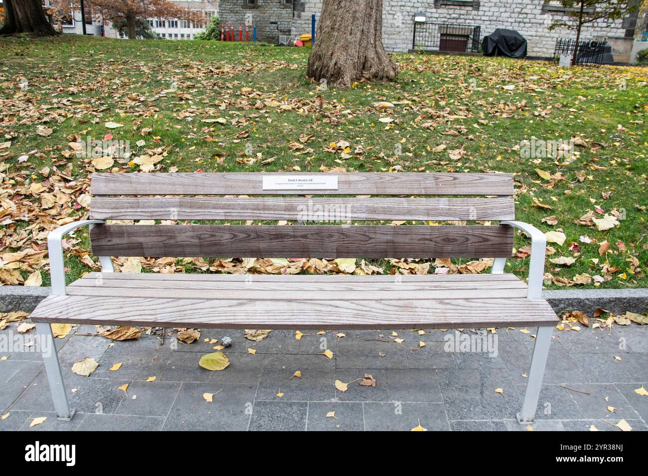Anerkennungsbank für Donald A. Burwash an der University of Toronto im Zentrum von Toronto, Ontario, Kanada Stockfoto