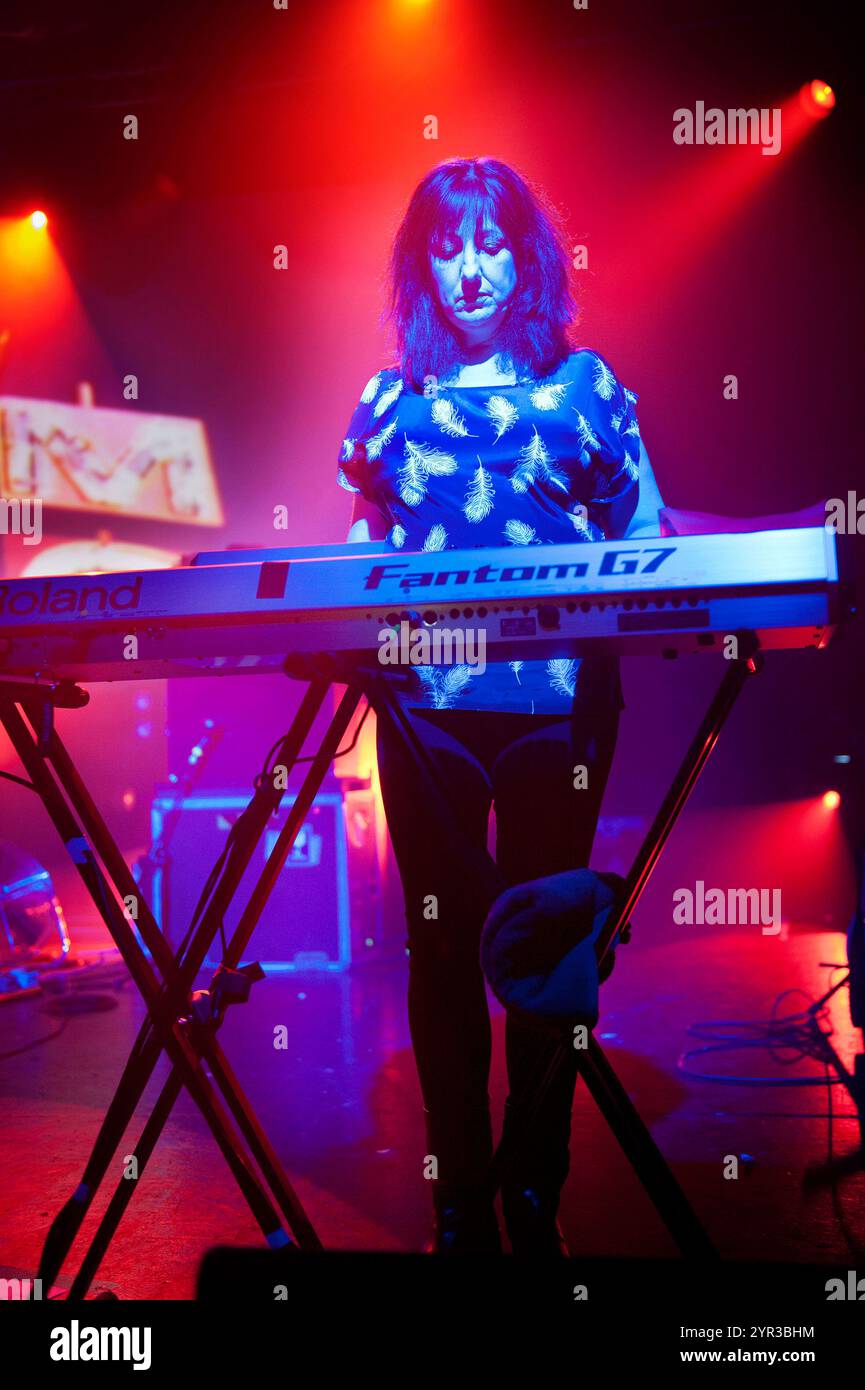 Die britische Rockband New Order gastierte am 29. April 2012 im Birmingham Ballroom. Gillian Gilbert spielt Keyboards. Stockfoto