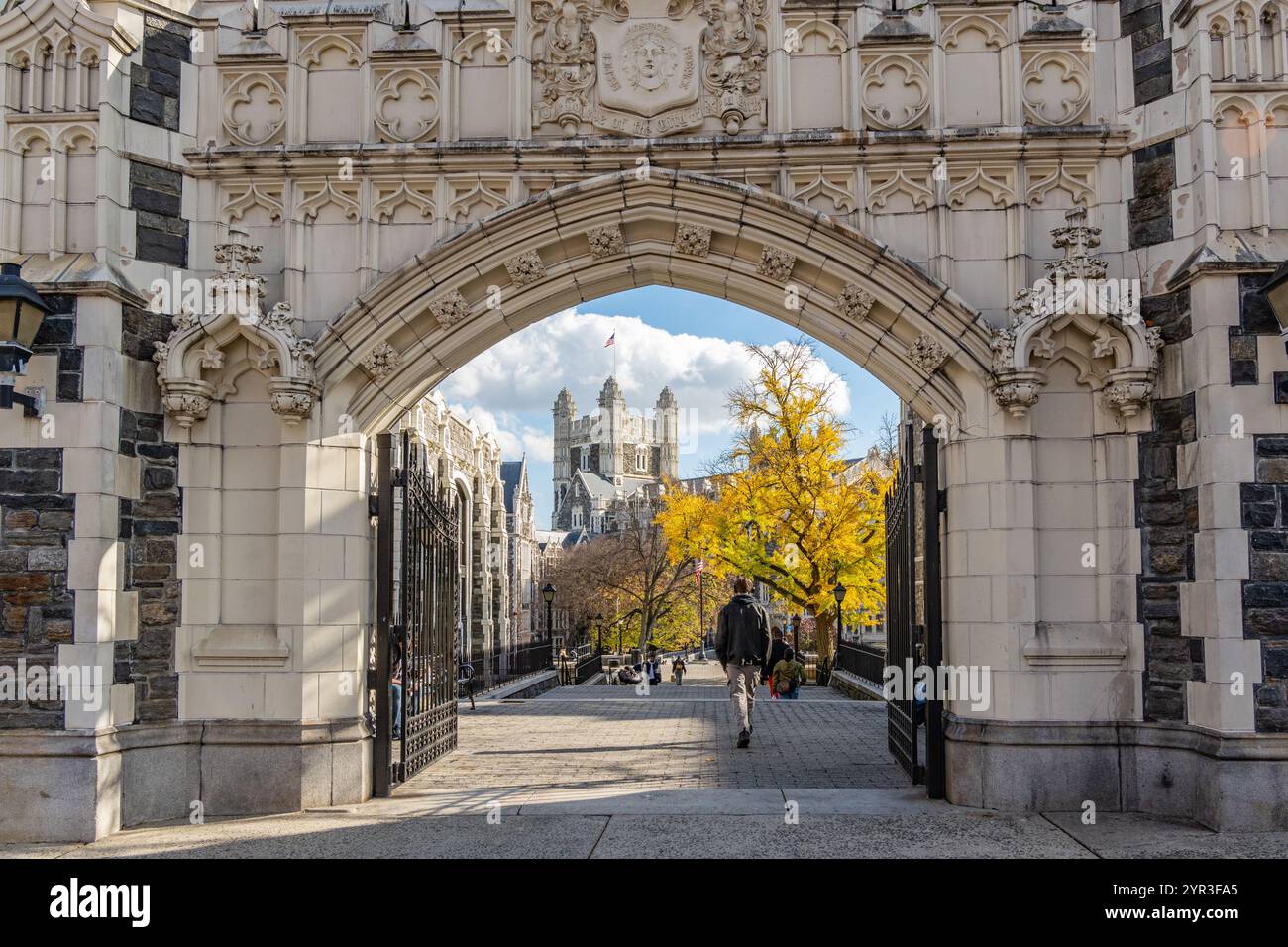 New York, NY, USA-11. November 2024: Eingang zum City College Campus auf der oberen Westseite von Manhattan. Stockfoto