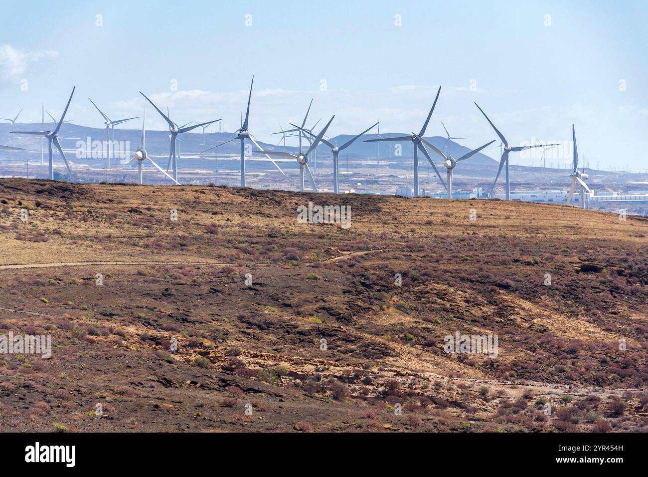 Onshore-Windturbinen, Konzept für nachhaltige erneuerbare Elektrizität Stockfoto