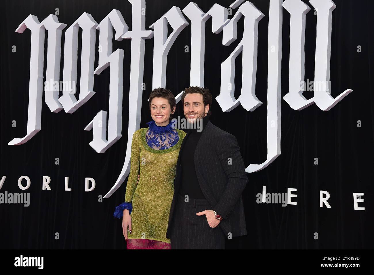 Weltpremiere NOSFERTATU in Berlin Emma Corrin, Aaron Taylor -Johnson Ankunft schwarzer Teppich zur Weltpremiere von NOSFERATU DER UNTOTE in Berlin, am 02.12.2024 *** Weltpremiere NOSFERTATU in Berlin Emma Corrin, Aaron Taylor Johnson Ankunft Schwarzer Teppich zur Weltpremiere von NOSFERATU DER UNTOTE in Berlin, am 02 12 2024 Photopress Mueller Stockfoto