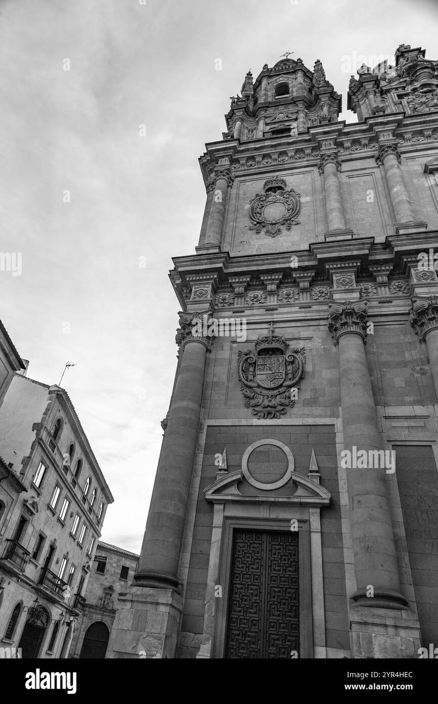 La Clerecia ist ein barockes Gebäude des ehemaligen königlichen Kollegiums des Heiligen Geistes der Gesellschaft Jesu, das zwischen dem 17. Und 18. Jahrhundert erbaut wurde. Stockfoto