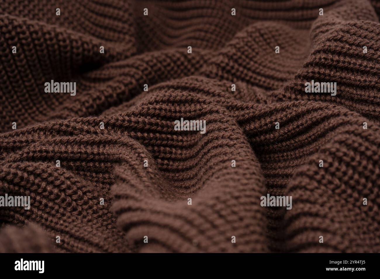 Braune Pullover-Textur als Hintergrund. Draufsicht. Stockfoto
