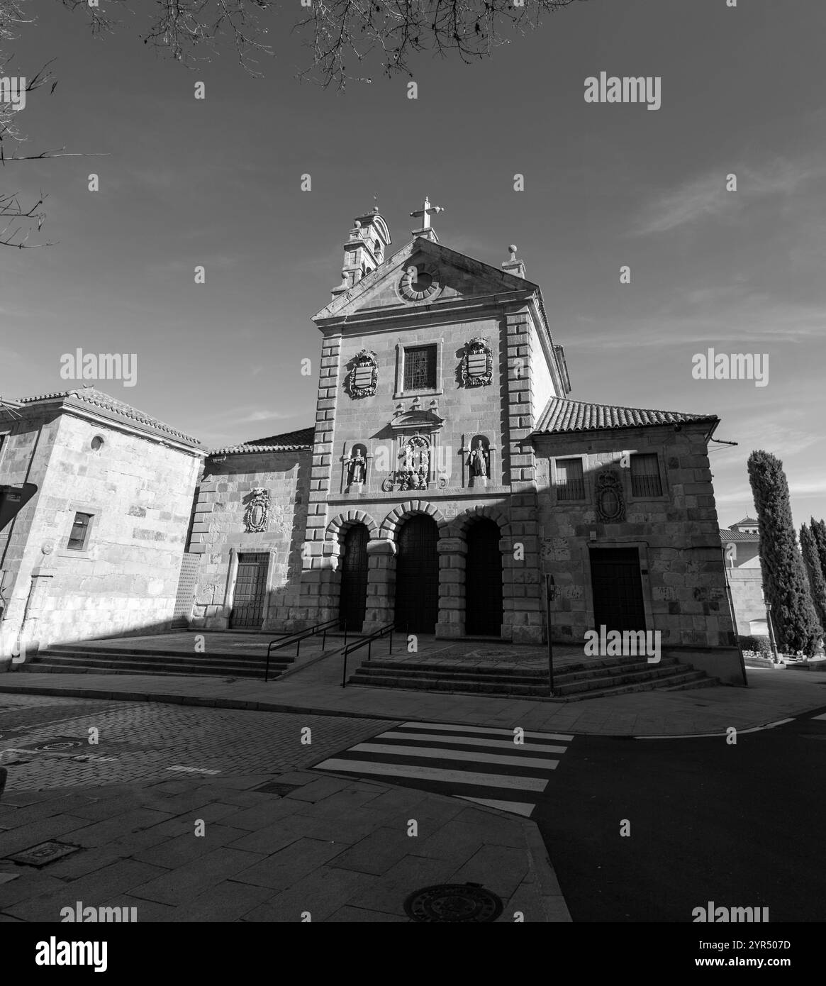 Salamanca, Spanien – 20. Februar 2022: Außenansicht der Pfarrkirche San Pablo in Salamanca, Spanien. Stockfoto