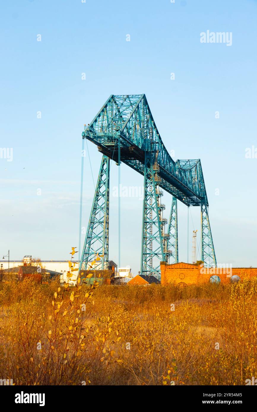 Stillgelegte große blaue Transporterbrücke vulcan Street eine ruhige Industrielandschaft middlesbrough Teesside UK Stockfoto