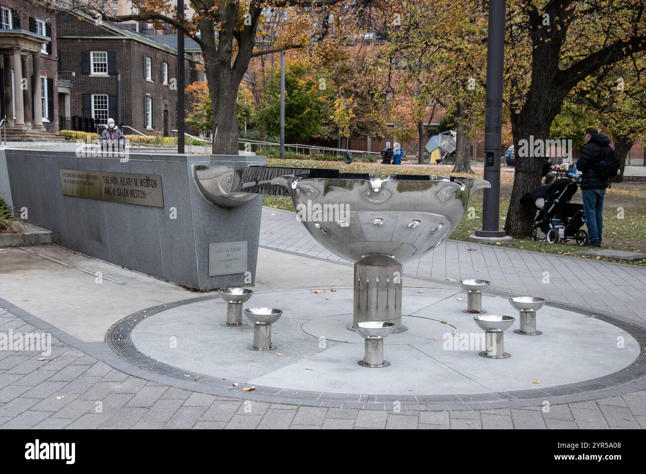 Aquaverde Skulptur im Grange Park in der Beverley Street im Zentrum von Toronto, Ontario, Kanada Stockfoto