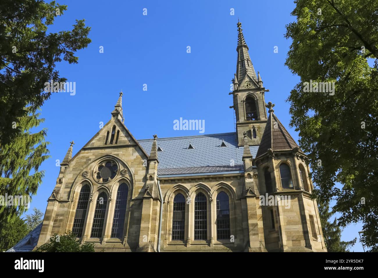 Friedhof unter den Linden, neogotische Katharinenkirche, Kirche, Sakralarchitektur, Kirchturm, Reutlingen, Baden-Württemberg, Deutschland, Europ Stockfoto