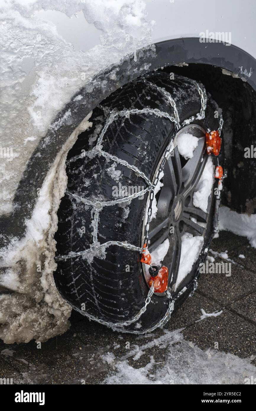 Schneeketten für Autos Stockfoto
