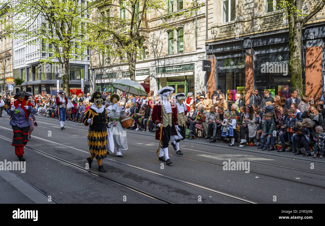 Teilnehmer verkleidet als Narren aus dem Gastkanton Schwyz, Narrensymposium der Maerchler Karnevalsvereine, Parade der historischen KK Stockfoto