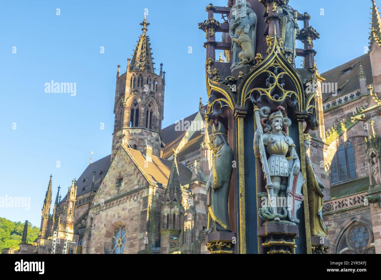 Georgsbrunnen-Skulptur im Freiburger Dom, Deutschland, Europa Stockfoto