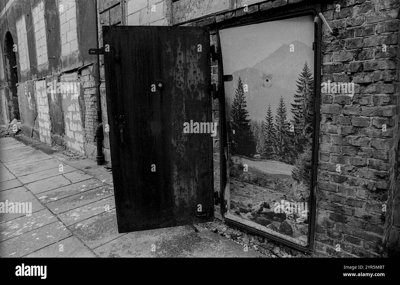 Deutschland, Berlin, 11.12.1991, die Welt hinter der Mauer... (Tür in der Linienstraße...), Europa Stockfoto