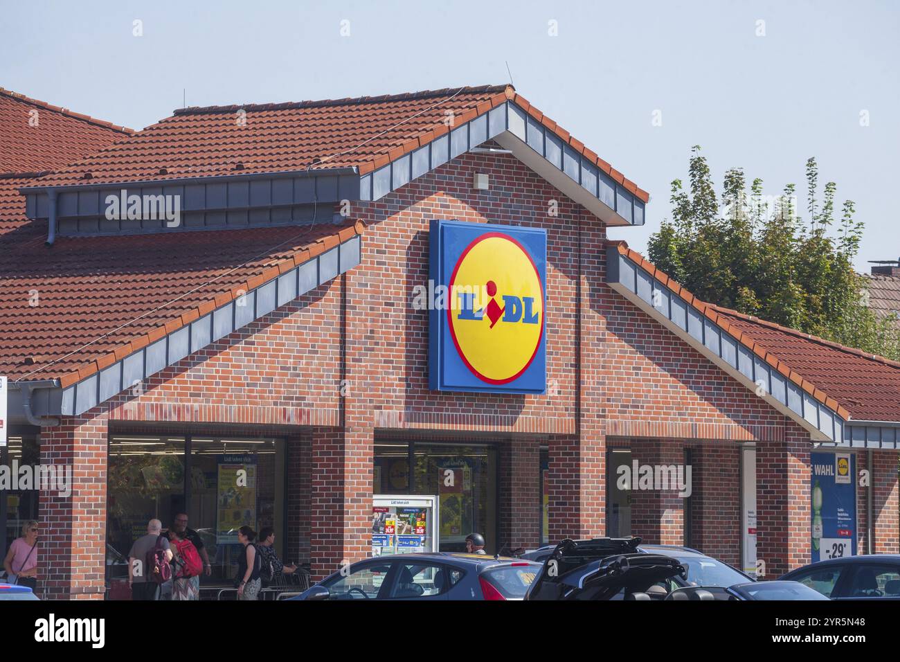 Logo auf einem Supermarkt, Discounter Lidl, Jever, Ostfriesland, Niedersachsen, Deutschland, Europa Stockfoto