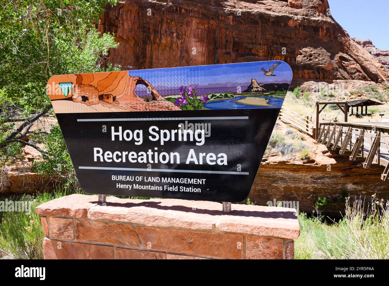 Hanksville, UT, USA – 18. Juni 2024; Bureau of Land Management-Schild für Hog Spring Recreation Area Stockfoto