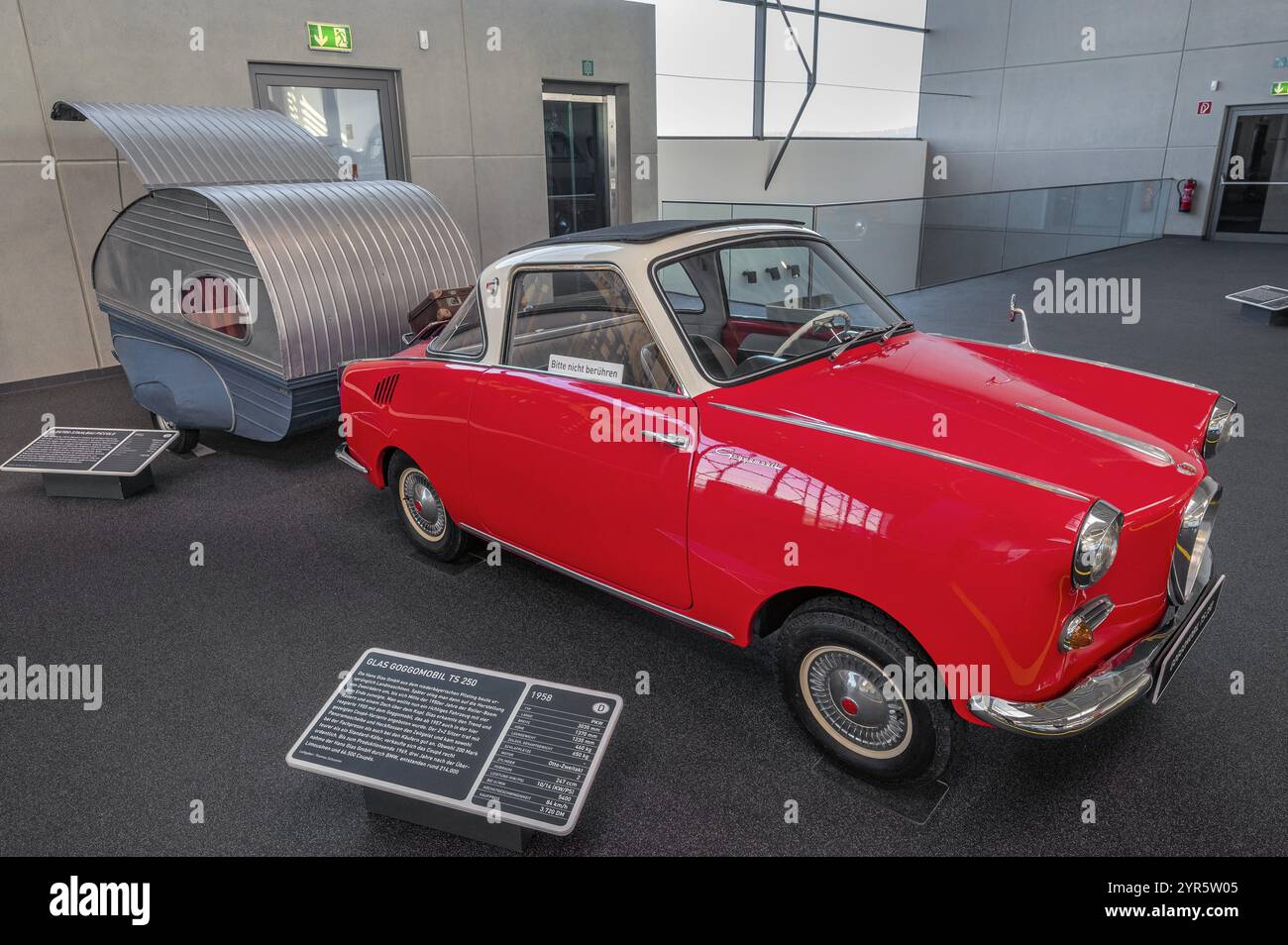 Glas Goggomobil TS 250 von 1958 mit Wohnwagen, Innenansicht, Erwin Hymer Museum, Wohnwagen, Bad Forest See, Oberschwaben, Baden-Württemberg, Deutschland Stockfoto