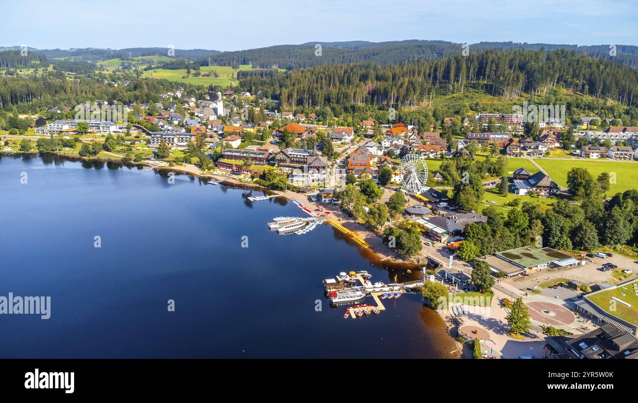 Luftdrohnenlandschaft des Titisees im Schwarzwald, Deutschland, Europa Stockfoto