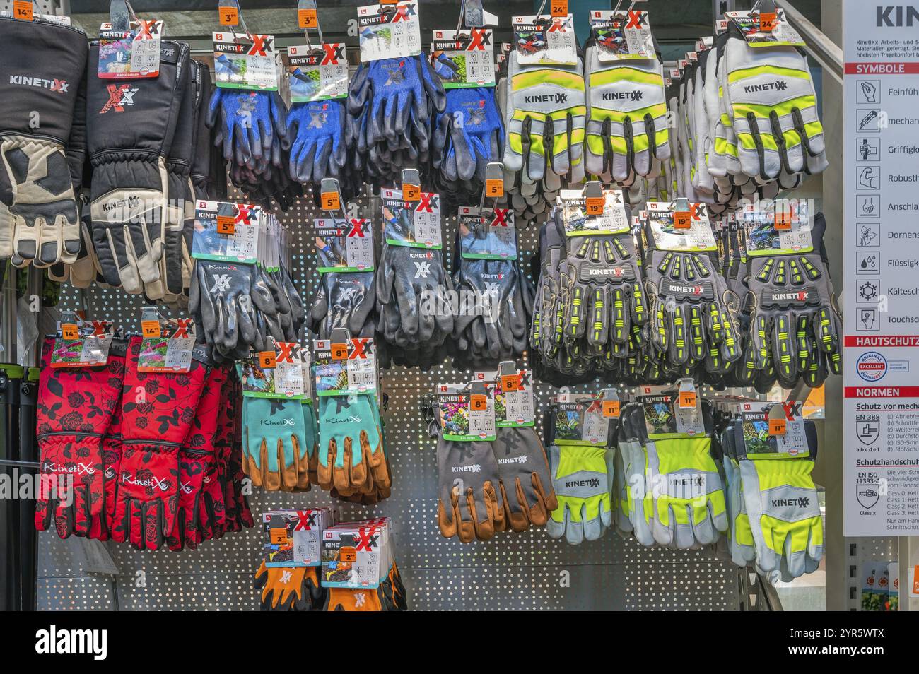 Arbeitsschutzhandschuhe, Baumarkt, Kempten, Allgaeu, Bayern, Deutschland, Europa Stockfoto