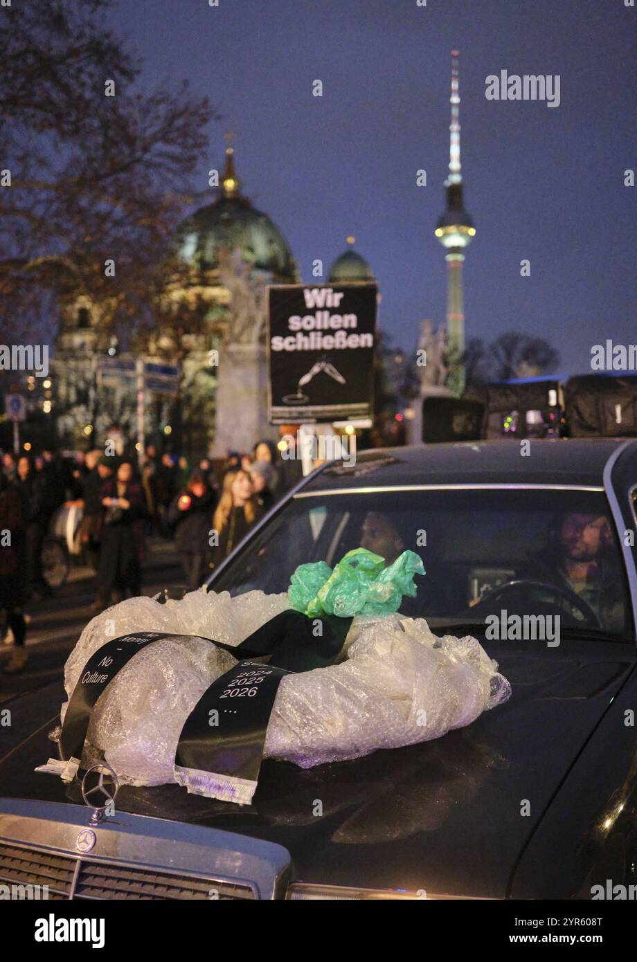 Deutschland, Berlin, 29. November 2024, trauermarsch der Kulturszene, Demonstration gegen kulturellen Abbau, Europa Stockfoto