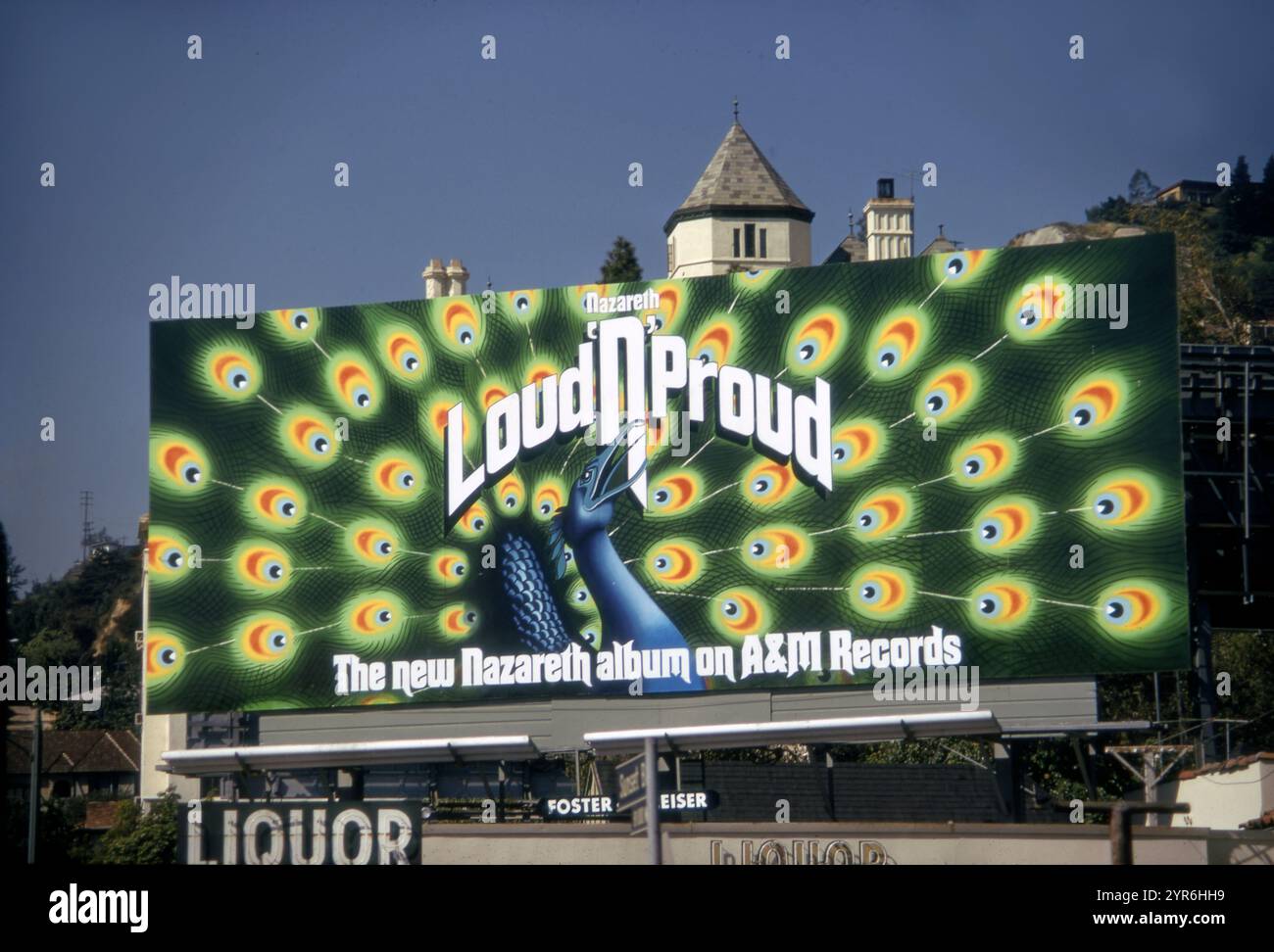 Vintage Sunset Strip Classic Rock Reklametafel für das Nazareth 1973 Album Loud N Proud vor dem Chateau Marmont Hotel in West Hollywood, Kalifornien, USA Stockfoto