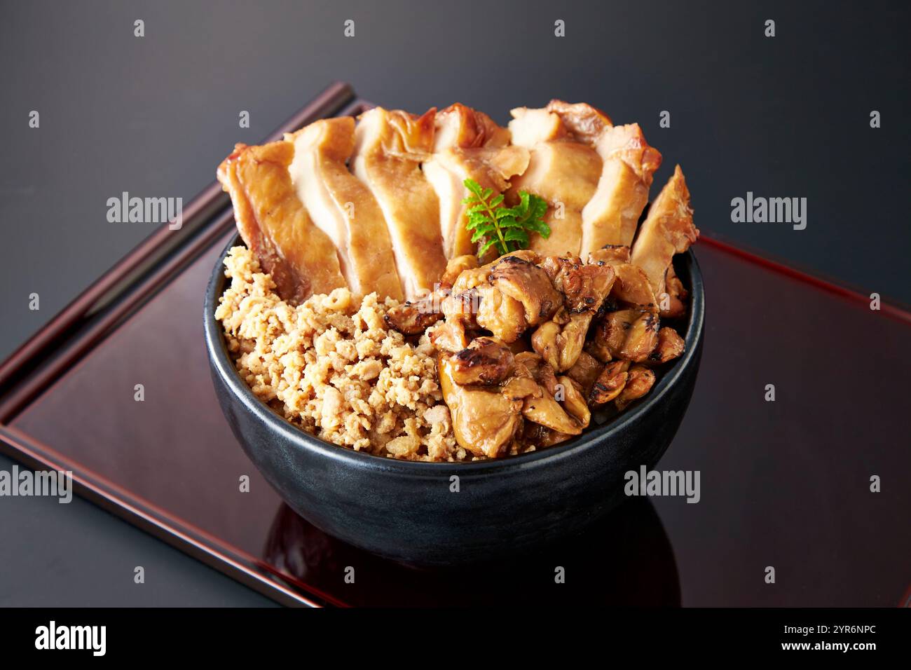 Reisschale für Hühnchen mit 3 Arten Stockfoto