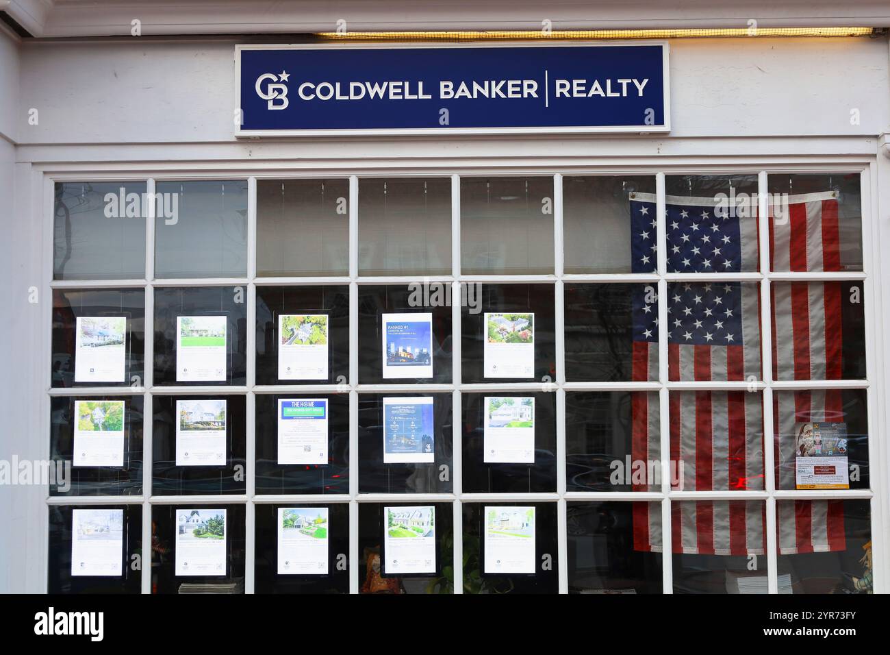 Logo von Coldwell Banker Realty in ihrem Büro Stockfoto