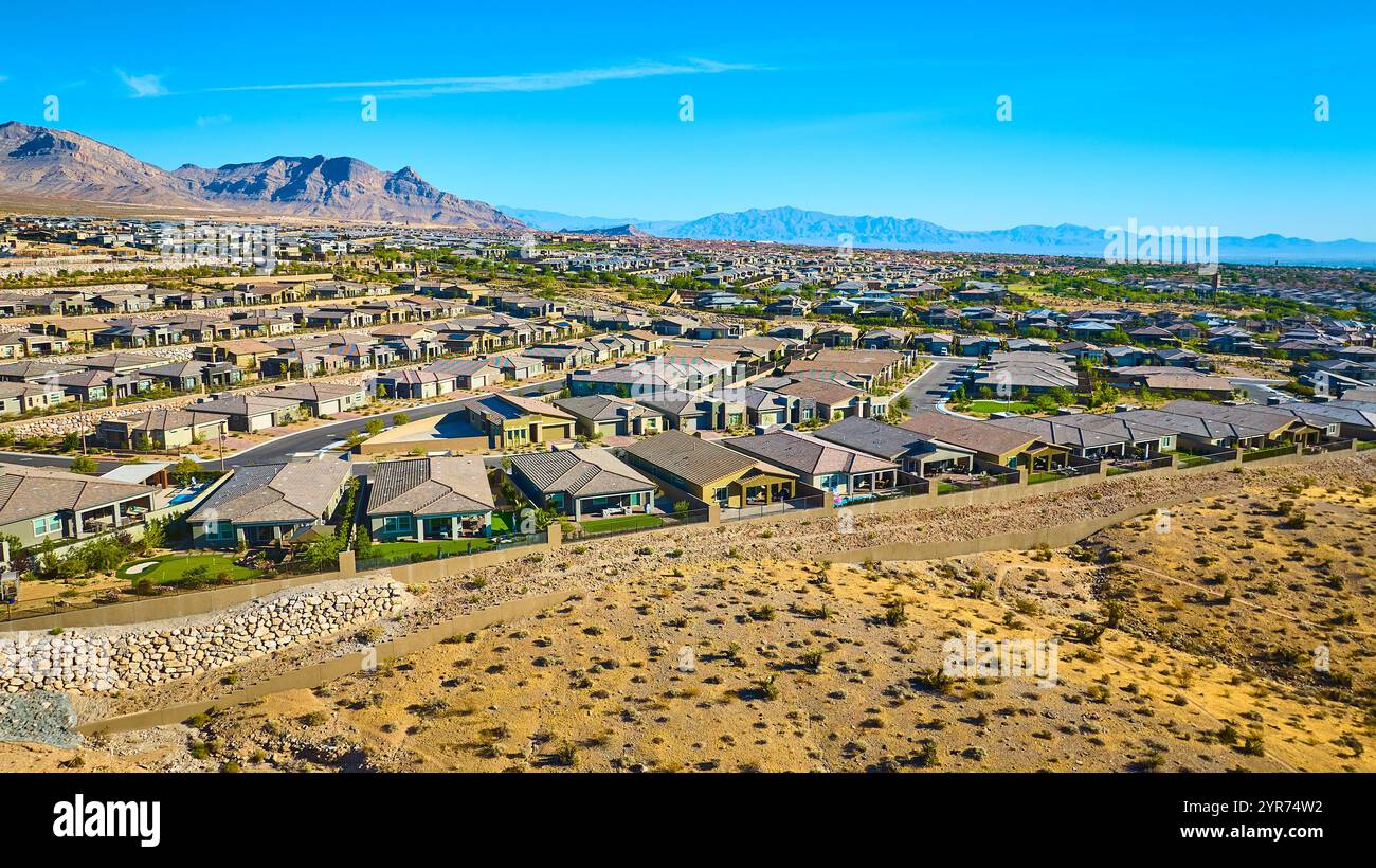 Aus der Vogelperspektive des vorstädtischen Wüstenviertels in Mountain Springs Nevada Stockfoto
