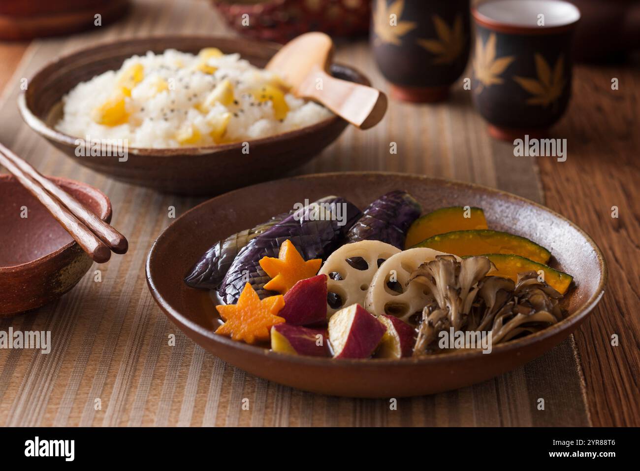 Frittiertes und eingeweichtes Herbstgemüse Stockfoto