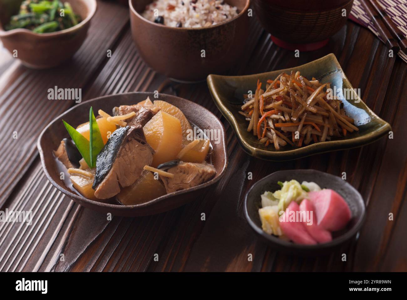 Buri Daikon und Kinpira Gobo Stockfoto