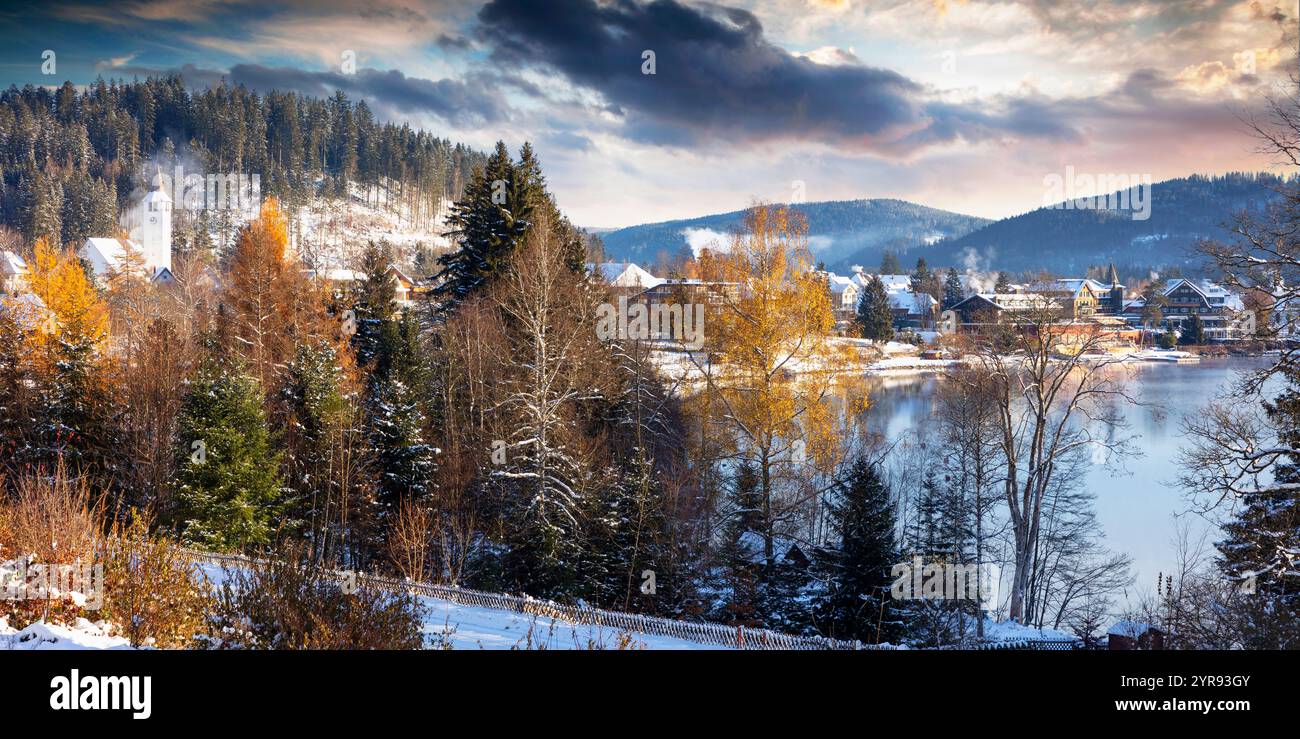 Morgenlicht am Titisee, Winter, Titisee, Titisee-Neustadt, Schwarzwald, Baden-Württemberg, Deutschland Stockfoto
