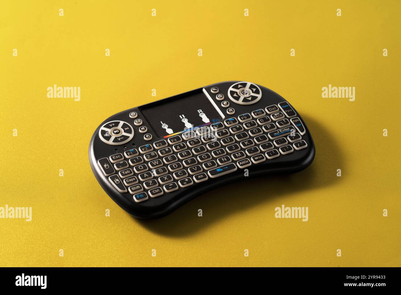 Eine Fernbedienung in Form einer Tastatur zur Steuerung einer TV-Box Stockfoto