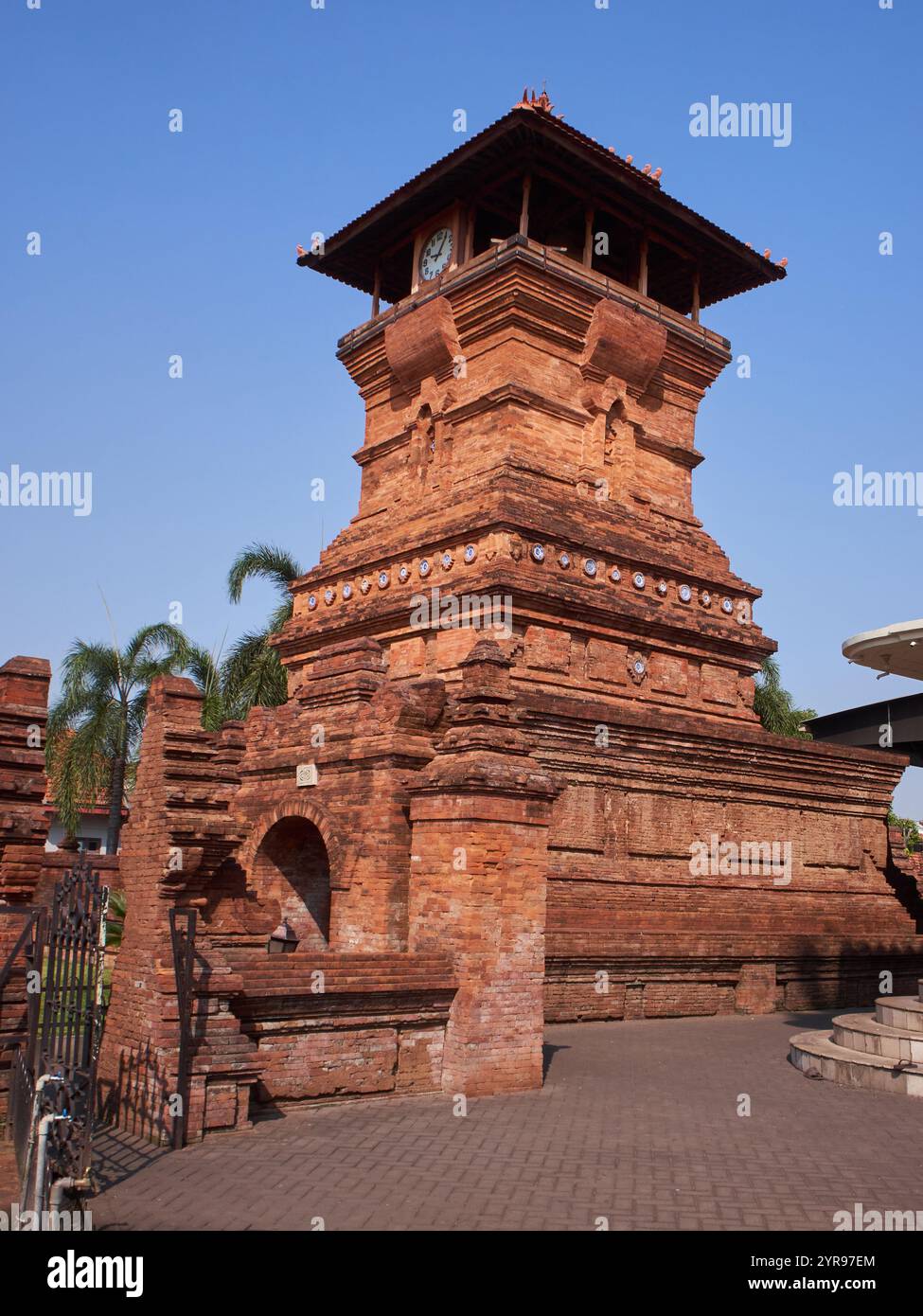 Backsteinminarett der historischen Menara Kudus-Al Aqso Moschee Stockfoto