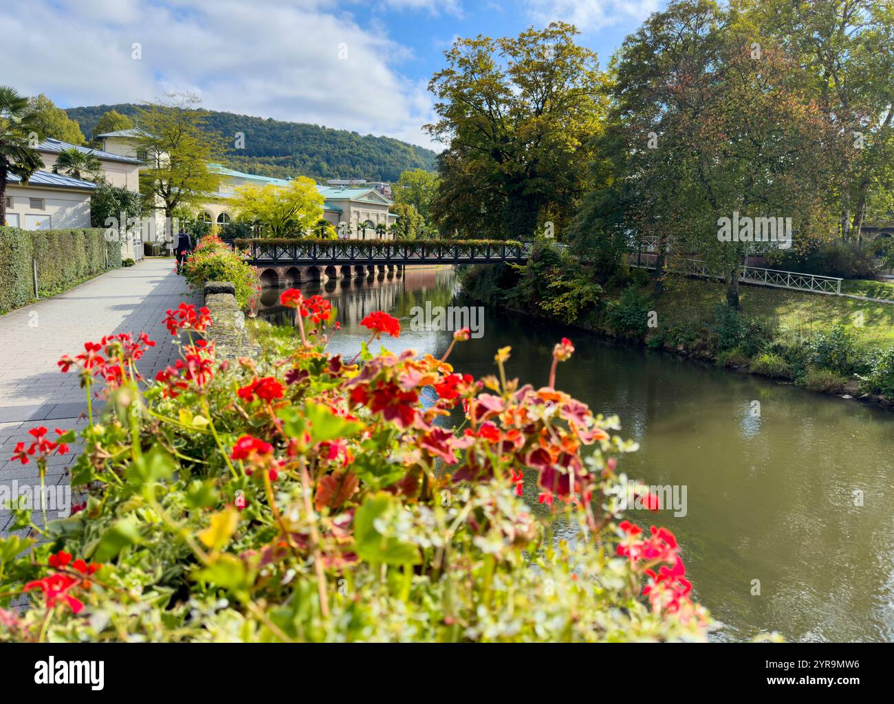 Kurpark mit Brunnen und Luitpold Casino am 6. Oktober 2024 in Bad Kissingen, Deutschland. Fotograf: Peter Schatz Stockfoto